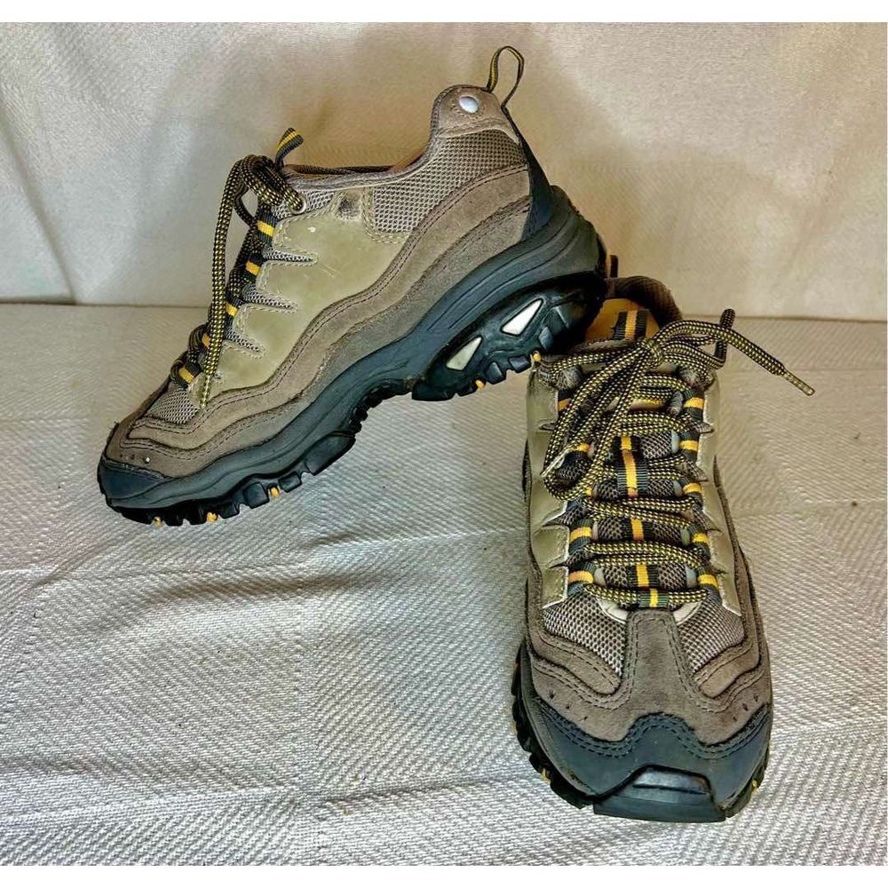 Skechers Sport Leather Sneaker, Size 8.5 Womens, VGC Worn by Actress On TV - Picture 4 of 12